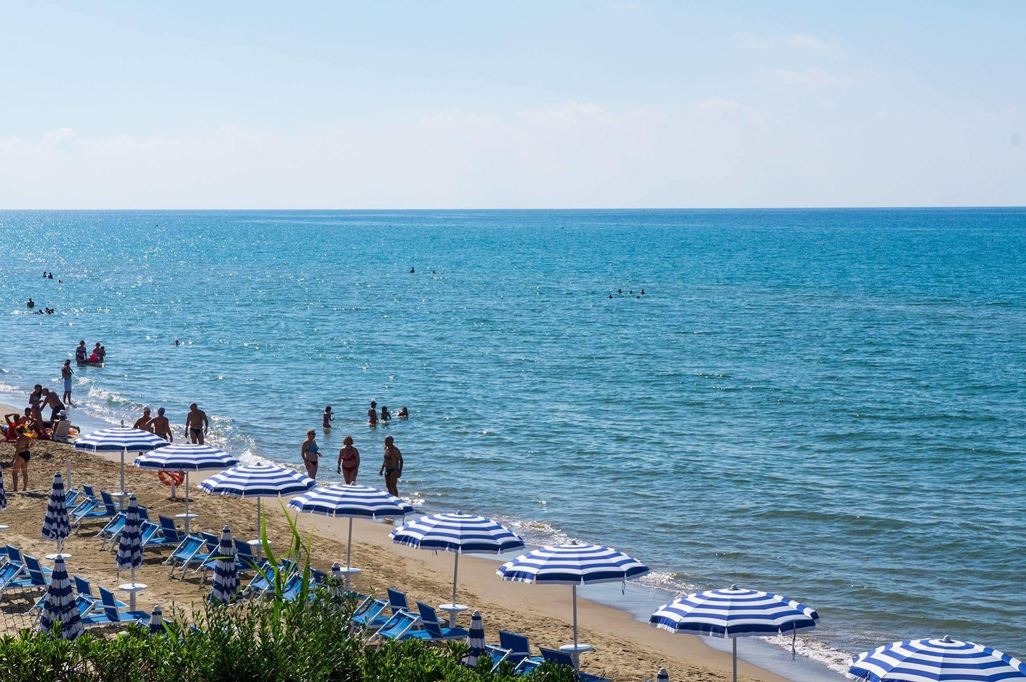 Holiday Village Fondi Esterno foto